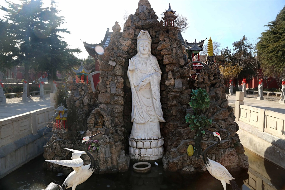 The Bodhisattva Pond: A Hidden Spiritual Gem at Longmen Guanghua Temple