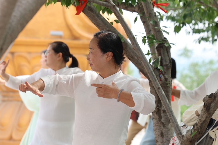 Discover Tranquility with a Chinese Temple Stay: Experience Zen Meditation and More
