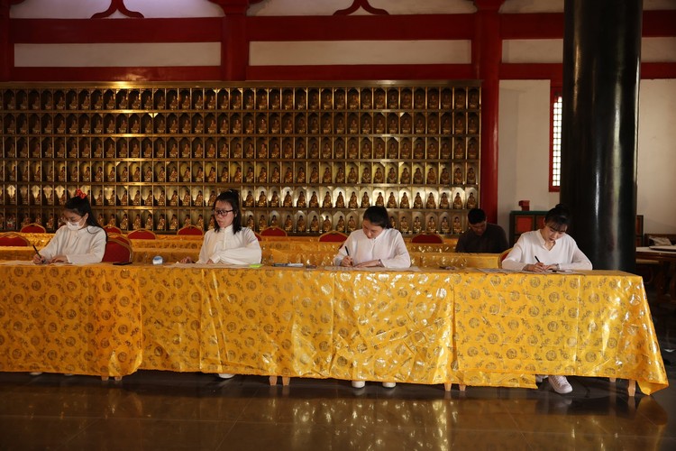 Finding Stillness: The Rise of Temple Meditation Retreats in China