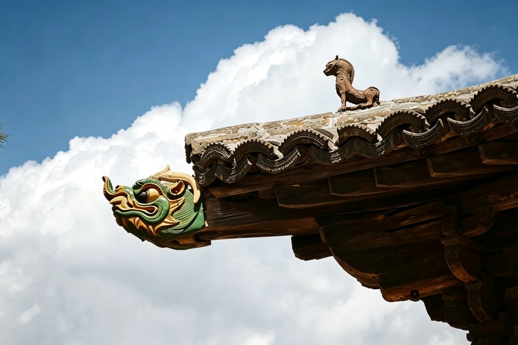The Hidden Wisdom of Chinese Temple Architecture: Exploring Spiritual Spaces at Guanghua Temple