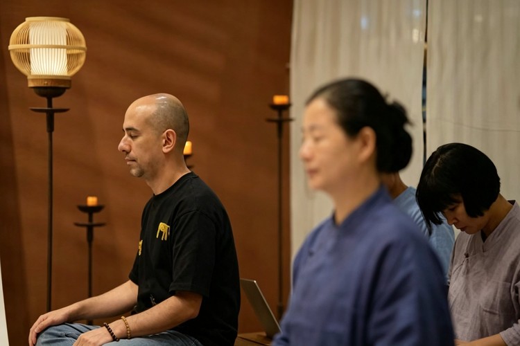 Evening Stillness Meditation at Guanghua Temple