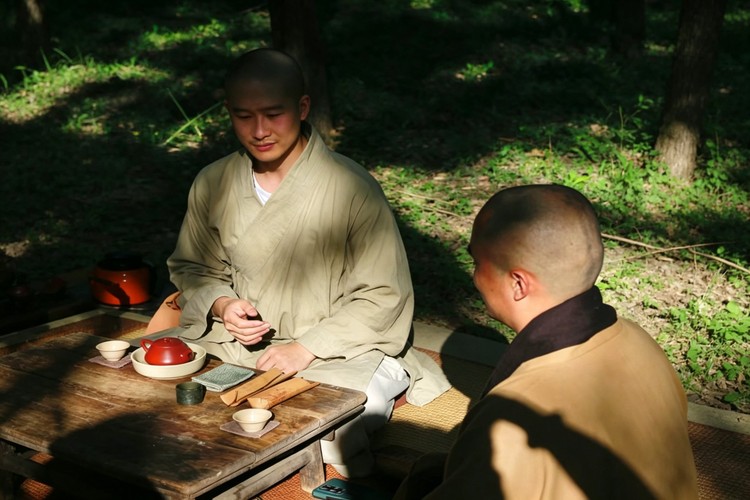 The Art of Slowing Down: Chinese Zen, Tea Culture and Traditional Wellness for Modern Life
