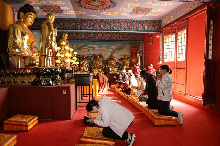 Understanding Chinese Temple Etiquette: The Meaning Behind Traditional Practices and Respect