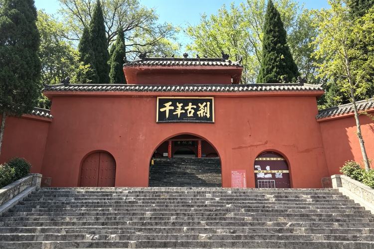 Chinese Pilgrimage Journey: Sacred Mountains, Ancient Temples and Spiritual Culture