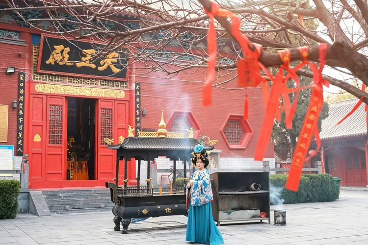 Luoyang: The Ancient Chinese Capital Where History, Buddhism, and Cultural Heritage Meet