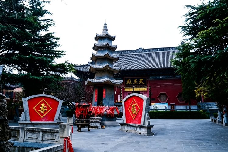 The Secret Language of Chinese Temple Gardens: How Nature Became Part of Spiritual Practice