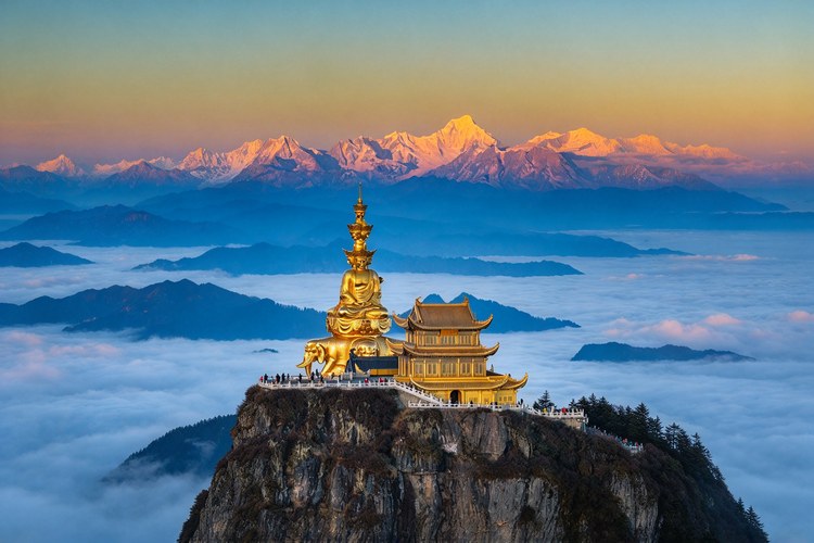 Mount Emei Pilgrimage: Discovering Compassion and Wisdom Through China’s Sacred Buddhist Mountain