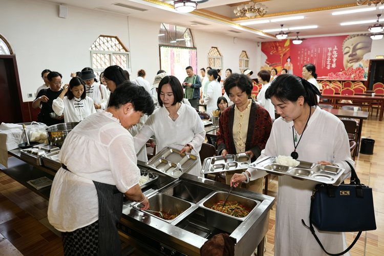 The Healing Wisdom of Chinese Seasons: Traditional Wellness, Food and Mindful Living