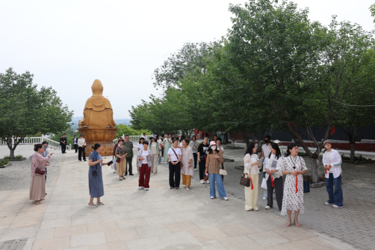 Morning Zen Meditation Experience at Longmen Guanghua Temple